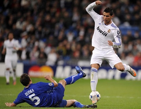 Benzema lập hattrick, Real Madrid đè bẹp Auxerre - 2 Benzema lập hattrick, Real Madrid đè bẹp Auxerre - 2