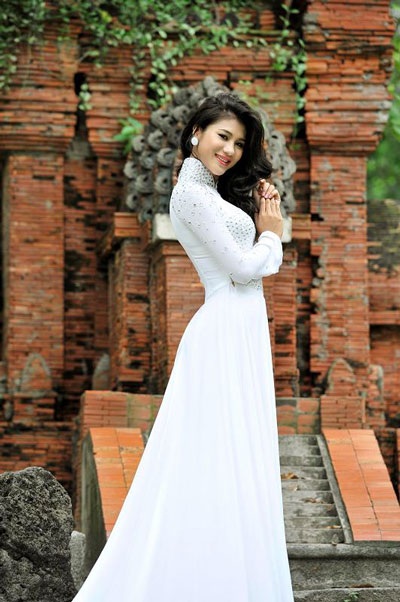 Siêu mẫu Kim Dung dịu dàng với áo dài - 1