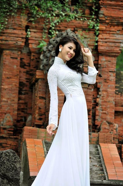 Siêu mẫu Kim Dung dịu dàng với áo dài - 4