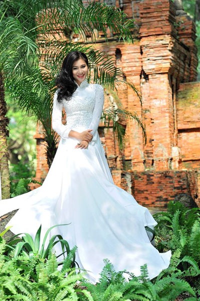 Siêu mẫu Kim Dung dịu dàng với áo dài - 6