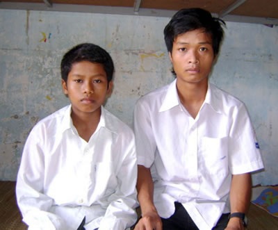 Đôi vợ chồng chống lại “lời nguyền chết chóc”   - 2 Đôi vợ chồng chống lại “lời nguyền chết chóc”   - 2