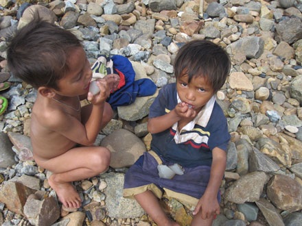 Địu con thơ đi đãi vàng - 5