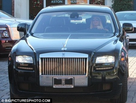 Rolls-Royce Ghost vào “tầm ngắm” của Paris Hilton - 1 Rolls-Royce Ghost vào “tầm ngắm” của Paris Hilton - 1