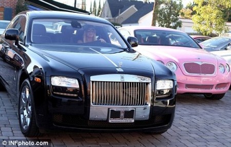 Rolls-Royce Ghost vào “tầm ngắm” của Paris Hilton - 4 Rolls-Royce Ghost vào “tầm ngắm” của Paris Hilton - 4