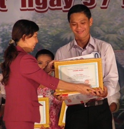 Rộn ràng đêm thi “Tiếng hát Hương phù sa” - 3 Rộn ràng đêm thi “Tiếng hát Hương phù sa” - 3
