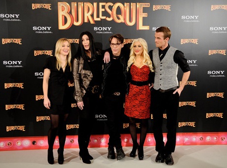 Cher khoe vẻ trẻ đẹp ở Madrid - 19