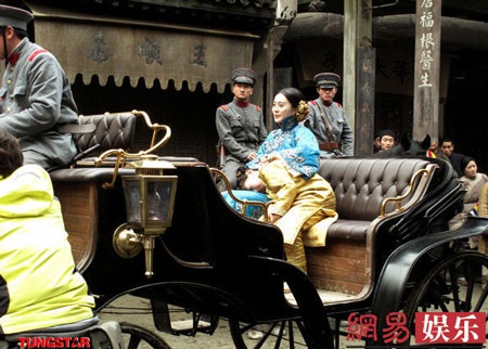 Chùm ảnh: Phạm Băng Băng làm “mẹ” - 4