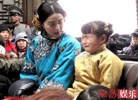 Chùm ảnh: Phạm Băng Băng làm “mẹ” - 3