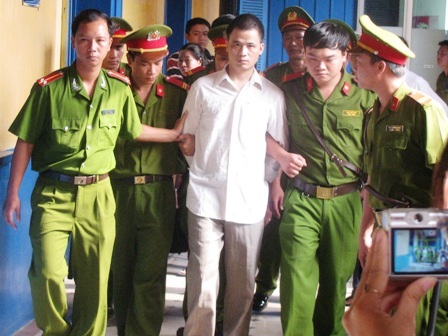 Giết vợ  "hờ", hiếp dâm con vợ  - 2