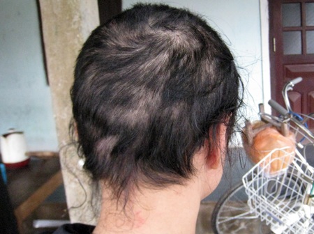 Ba con hùa nhau hành hung, làm nhục người giúp việc của bố - 1 Ba con hùa nhau hành hung, làm nhục người giúp việc của bố - 1