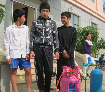 Xử lý hành chính 3 học sinh cắt máy ATM - 1