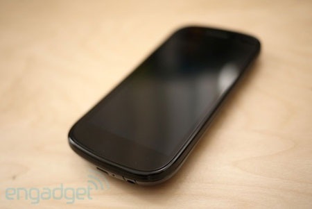 Mở hộp điện thoại Nexus S của Google - 4