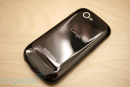 Mở hộp điện thoại Nexus S của Google - 7