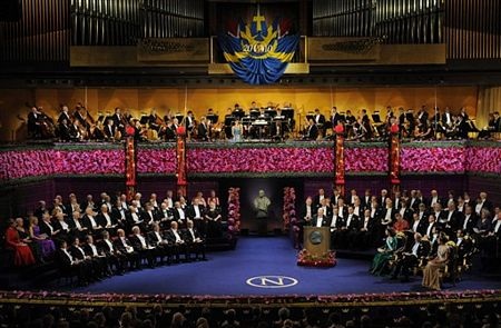 Lễ trao giải khép lại mùa Nobel - 1