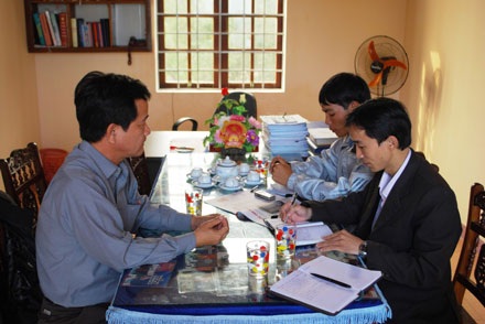 Gần chục hộ dân tố quan xã “ăn” đất - 4 Gần chục hộ dân tố quan xã “ăn” đất - 4