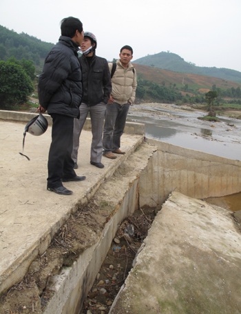 Hàng trăm người dân bỏ khu tái định cư về quê cũ - 7