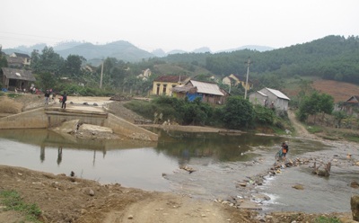 Hàng trăm người dân bỏ khu tái định cư về quê cũ - 5