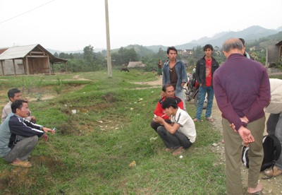 Hàng trăm người dân bỏ khu tái định cư về quê cũ - 4