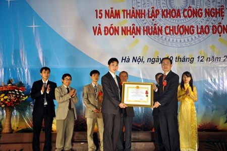Khoa Công nghệ thông tin nhận Huân chương Lao động hạng ba  - 1