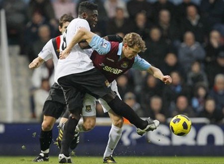 Hạ gục West Ham, Man City bắt kịp Arsenal - 2 Hạ gục West Ham, Man City bắt kịp Arsenal - 2