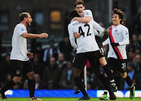 Hạ gục West Ham, Man City bắt kịp Arsenal - 1 Hạ gục West Ham, Man City bắt kịp Arsenal - 1