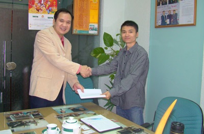 Hiệp hội Doanh nghiệp VN tại Nga tặng Quỹ Nhân ái 17 triệu đồng - 1 Hiệp hội Doanh nghiệp VN tại Nga tặng Quỹ Nhân ái 17 triệu đồng - 1