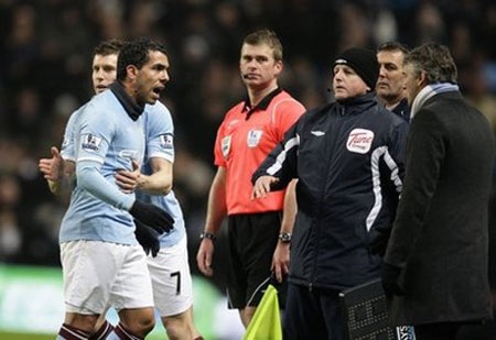 Man City bác đơn xin ra đi của Tevez - 2