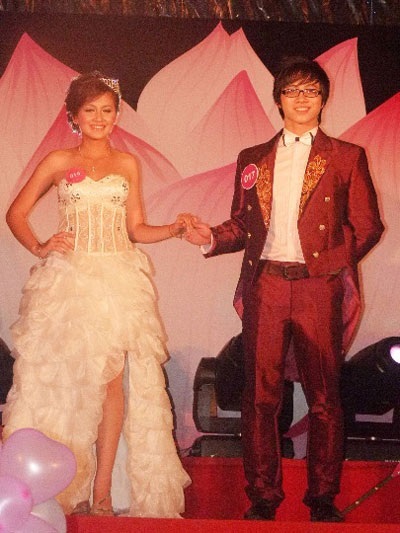 SV Kinh tế quốc dân…trao nhẫn cầu hôn trên sân khấu - 11 SV Kinh tế quốc dân…trao nhẫn cầu hôn trên sân khấu - 11