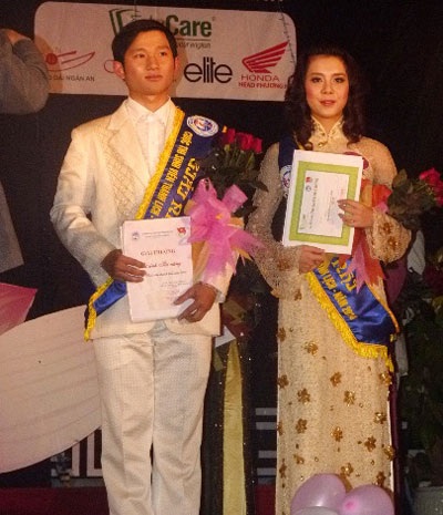 SV Kinh tế quốc dân…trao nhẫn cầu hôn trên sân khấu - 14 SV Kinh tế quốc dân…trao nhẫn cầu hôn trên sân khấu - 14