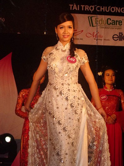 SV Kinh tế quốc dân…trao nhẫn cầu hôn trên sân khấu - 3 SV Kinh tế quốc dân…trao nhẫn cầu hôn trên sân khấu - 3