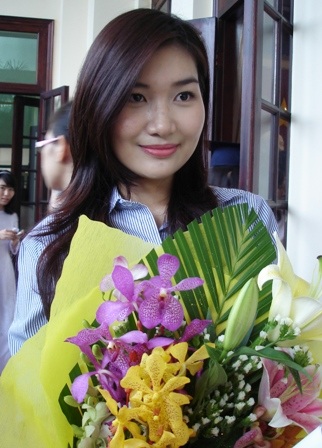 Nữ thủ khoa xinh đẹp ngại “làm cảnh” - 1