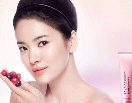Song Hye Kyo lọt top “100 gương mặt nổi tiếng đẹp nhất thế giới” - 2