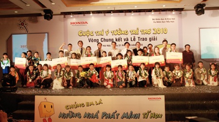 6 nhà phát minh nhí thăm quan Nhật Bản - 2 6 nhà phát minh nhí thăm quan Nhật Bản - 2