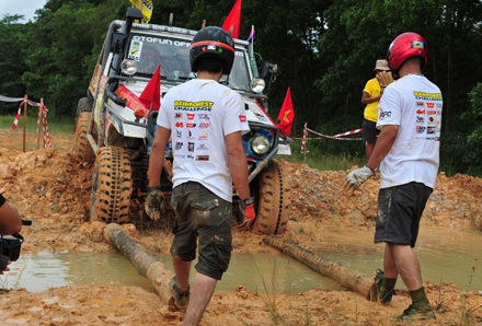 Rainforest Challenge 2010 - Thử thách ý chí và niềm tin - 1