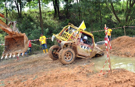 Rainforest Challenge 2010 - Thử thách ý chí và niềm tin - 3