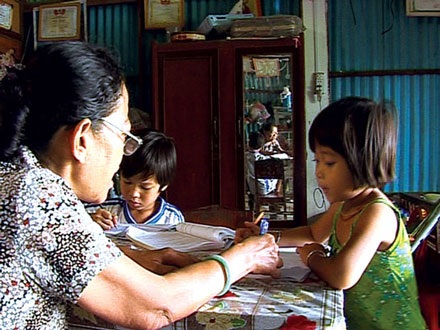 Ôm trái tim đau miệt mài trên bục giảng - 1