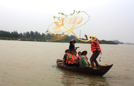 Về Hội An quăng lưới, lắc thúng chai - 2 Về Hội An quăng lưới, lắc thúng chai - 2