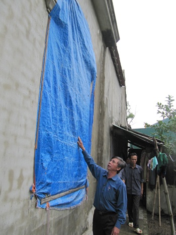 Hàng chục hộ dân khốn đốn vì nhà máy nhựa - 4 Hàng chục hộ dân khốn đốn vì nhà máy nhựa - 4