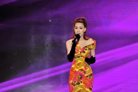 Cẩm Ly đoạt 2 giải thưởng Album vàng tháng 12 - 5 Cẩm Ly đoạt 2 giải thưởng Album vàng tháng 12 - 5