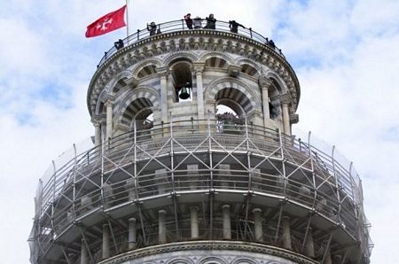 Tháp nghiêng Pisa nổi tiếng được kéo thẳng 46cm - 4 Tháp nghiêng Pisa nổi tiếng được kéo thẳng 46cm - 4