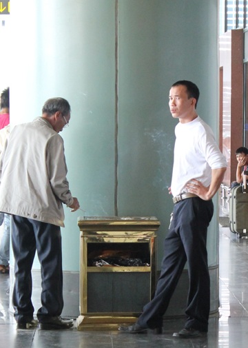 7.000 chất độc hại ẩn trong khói thuốc lá - 1