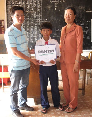 Em Lý Thành Đạt đã phải tạm gác ước mơ đến trường - 1 Em Lý Thành Đạt đã phải tạm gác ước mơ đến trường - 1