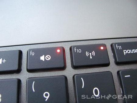 Cận cảnh laptop HP Envy 17 3D - 13