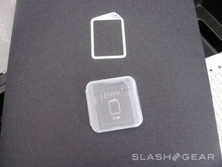 Cận cảnh laptop HP Envy 17 3D - 11