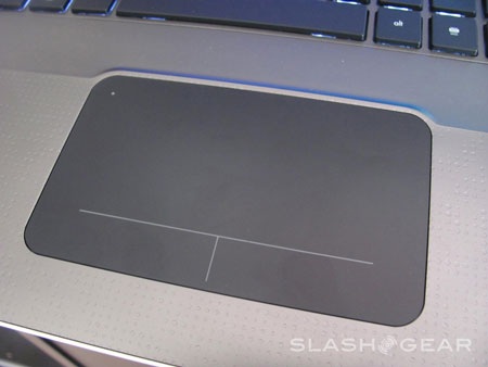 Cận cảnh laptop HP Envy 17 3D - 5