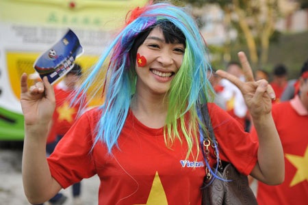 "Chảo lửa" Bukit Jalil rực cháy bởi CĐV Việt Nam - 3