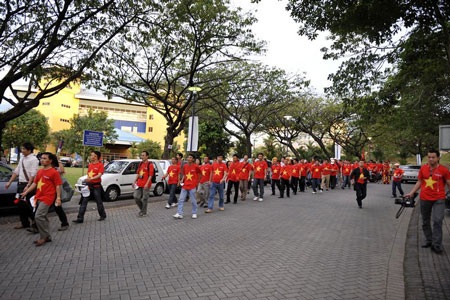 "Chảo lửa" Bukit Jalil rực cháy bởi CĐV Việt Nam - 2