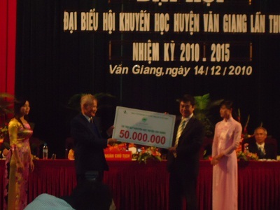 Vihajico trao tặng 50 triệu đồng cho quỹ khuyến học huyện Văn Giang - Hưng Yên - 1