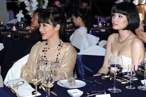 Siêu mẫu Vũ Cẩm Nhung ngày càng đằm thắm - 2 Siêu mẫu Vũ Cẩm Nhung ngày càng đằm thắm - 2