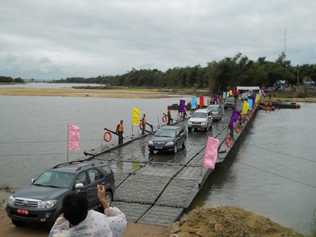 Quảng Nam: Bắc cầu phao phục vụ 30 ngàn dân vùng Gò Nổi  - 1